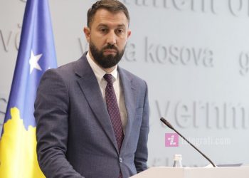 Kur zgjidhen kryetarët, uniformat… –