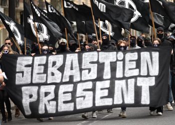 Franca kritikohet pasi lejoi një marsh të neo-nazistëve në Paris –