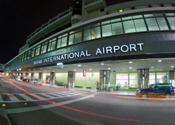 Ish-futbollisti dukej në gjendje të mjerueshme në aeroport –