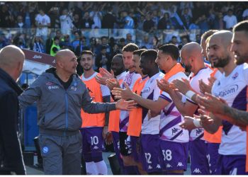 Fiorentina bën “korridorin e nderit” për kampionët e Napolit (VIDEO) –