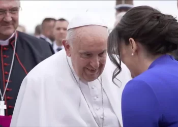 Papa deklaron se po zhvillohet një mision sekret për të riatdhesuar fëmijët ukrainas –