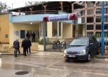 Zhdukja e dy personave, Rrumbullaku mbërrin në Sarandë –