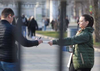 Rusia po tenton t’i rekrutojë emigrantët për luftën në Ukrainë –