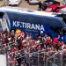 Tifozët e Partizanit i thyejnë xhamat autobusit të Tiranës
