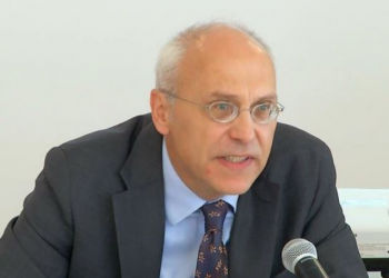 “Mos u manipuloni”/ Ambasadori gjerman qytetarëve: Dilni të votoni! –