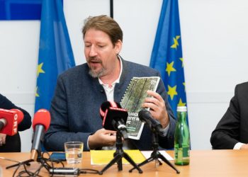 BE po shqyrton ngrirjen e bisedimeve me Serbinë –