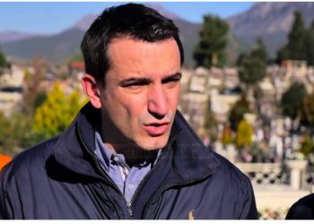 Si Erion Veliaj trafikoi votuesit në Tiranë (VIDEO) –