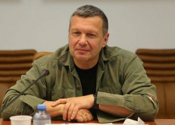 Prezantuesi televiziv rus kërkon eliminimin e Zelenskyt –