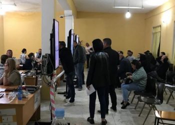 Nga kutitë e mbushura me vota fiktive te problemet në numërim, çfarë ndodhi me zgjedhjet në Kuçovë –