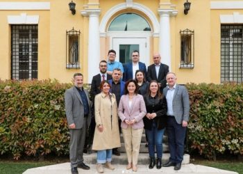 Dita Botërore e Lirisë së Shtypit, Kim pret gazetarët në ambasadë –