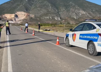 Makina del nga rruga në aksin Sarandë-Borsh, vdes shoferi –