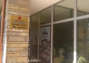 “Shpërdorim detyre”, kush janë 9 zyrtarët e pezulluar në Durrës (Emrat) –