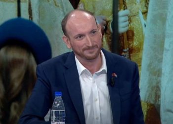 “Mund të ketë non-grata të tjerë”/ King-Smith paralajmëron politikën shqiptare –