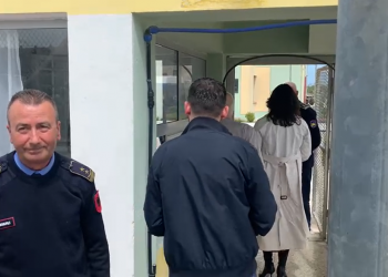 Ambasadorja greke takon ‘kokë më kokë‘ për 45 minuta Belerin –