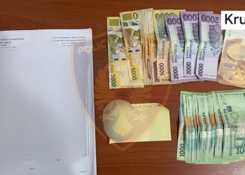 Listë me emra dhe çantë me lekë, arrestohet 48-vjeçari –