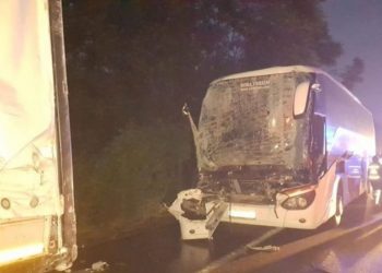 Autobusi me votues të Erdoganit përplaset me kamionin, 22 të plagosur –
