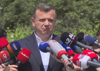 Kam qëlluar në një ashensor edhe me Berishën –