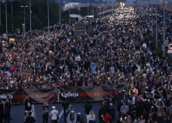 Protestat kundër dhunës vijojnë në Beograd, kërkohen dorëheqje –