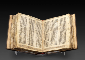 Rekord, bibla më e vjetër hebraike shitet për 38.1 milionë dollarë –