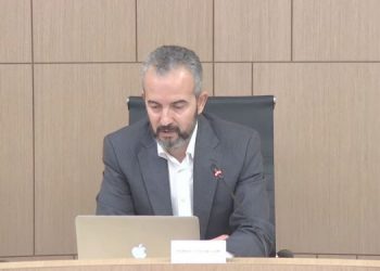 Është çështje e tyre… –