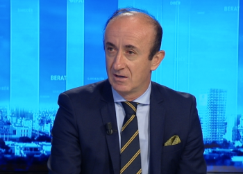 Alibeaj jua futi thikën demokratëve –