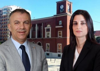 “Igli do shkoj te mama”, Cara i përgjigjet Sakos: Zoti të faltë! –
