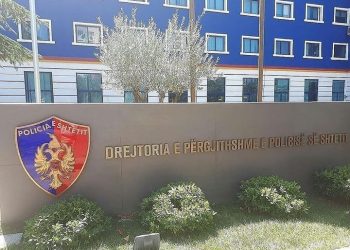 Tentuan t’i merrnin 100 mijë euro biznesmenit, arrestohen babë e bir –