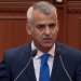 Është i burgosur politik –