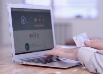 Vetëm 6% e popullsisë mbi 55 vjeç shkarkon dokumente nga e-Albania –