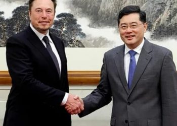 Elon Musk takohet me ministrin kinez të Industrisë –