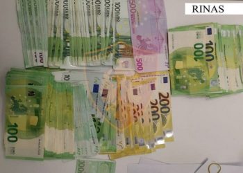 Nënë e bijë ‘vishen’ me euro, kapet shuma e madhe në Rinas –