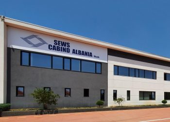 Dyshime për helmim, ISHSH mbyll fabrikën në Bathore –