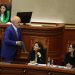 Të votojmë sa më shpejt rrogat se po ikën presidenti jashtë –