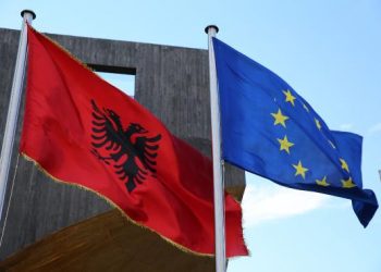 Shqetësim “pasaportat e arta”, konfrontimi politik dhe përpjekjet për diskreditimin e gazetarëve –