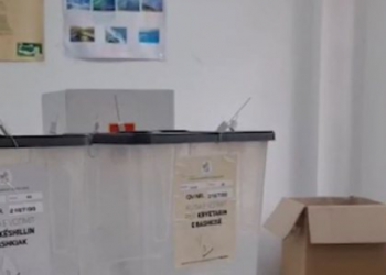 Dhunohet dhe nxirret jashtë komisioneri i Opozitës në Fushë Krujë –
