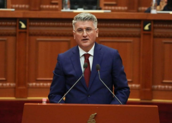 Njerëzit duhet të protestojnë që sharlatanët të ikin nga Opozita –