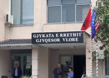 Vlorë/ Dhunuan të moshuarën e nipin, lihen në burg 2 të akuzuarit –