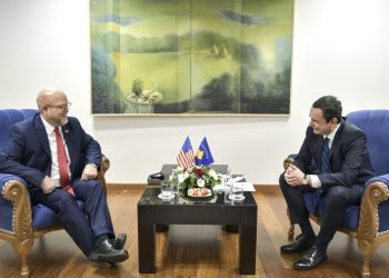 Hovenier takon Kurtin në prag të betimit të kryetarëve në veri –