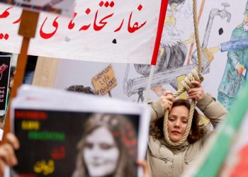 Gratë iraniane protestojnë brenda burgut, kundër ekzekutimeve –