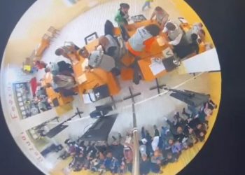 VIDEO/ Ja si futen fletët e votimit fshehurazi në tavolivat e numërimit. Çfarë ndodhi në 14 maj? –