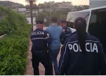 VIDEO/ Kapen me 1500 doza kanabisi, arrestohen dy persona në Himarë –