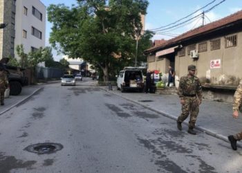 Situata në Kosovë/ Serbët mblidhen në Leposaviç, KFOR përforcon masat e sigurisë –