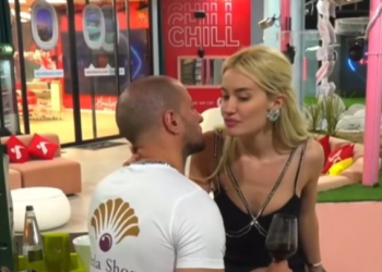 Çfarë po ndodh me dyshen, Kristi dhe Dea gati për t’u puthur? –