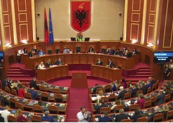 Kuvendi nxiton për të votuar pagat për ministrat dhe deputetët –