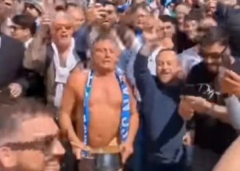 Aktori mban fjalën! Del lakuriq pasi Napoli fitoi Seria A –