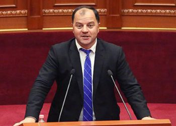 Ofendoi 4 persona, procedohet i lirë kandidati i “BF” për Kuçovën –