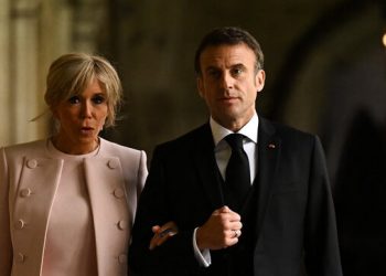 Francë, nipi i Zonjës së Parë sulmohet nga protestuesit –