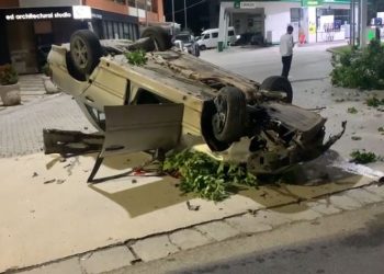 VIDEO/ Shoferi ‘fluturoi’ dhe u përmbys, policia: Ishte tapë