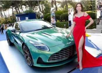 Makina e parë e Aston Martin DB12 u shit për 1.6 milion dollarë –