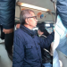 VIDEO/ Manjaku prek të pasmet e vajzës në autobus në mes të pasagjerëve –